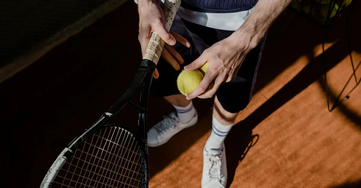 Stratégies Avancées pour Maîtriser le Service au Tennis