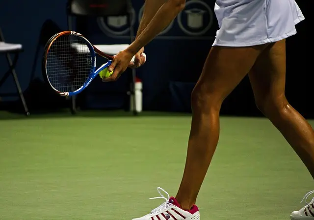 Les Techniques de Service des Étoiles du Tennis Dévoilées